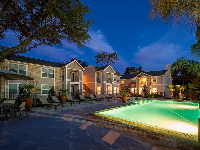 Reserve at Garden Oaks — Photo 3