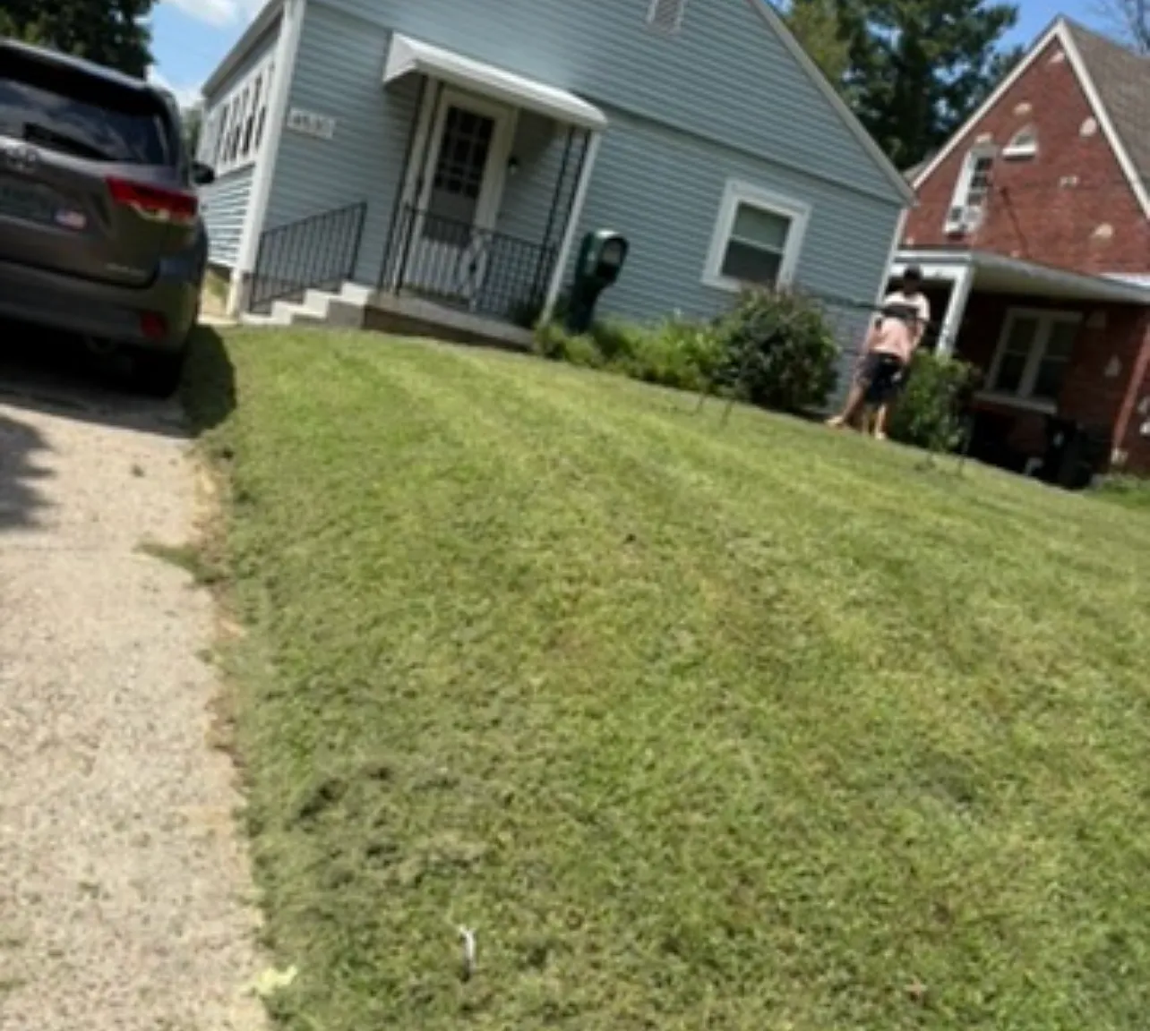 3 bed, 768 sqft, $1,300 — Photo 2
