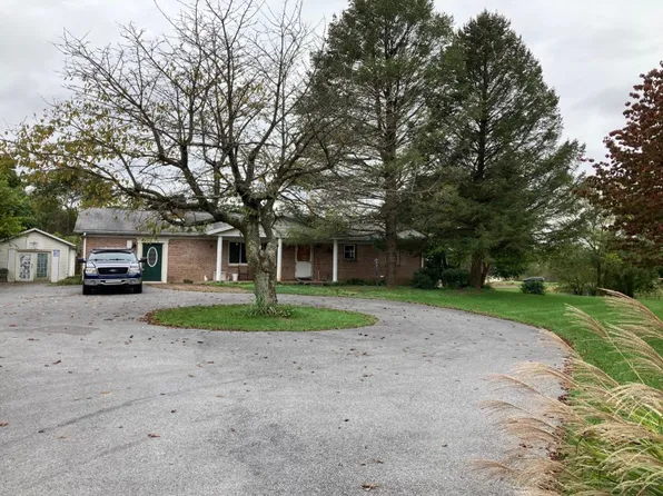 1633 Broad Ln, Falling Waters, WV 25419