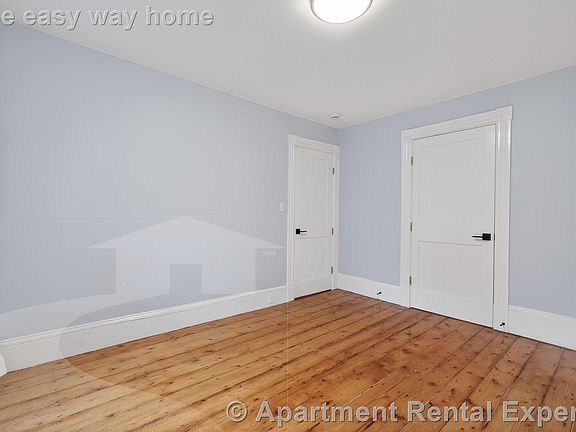 3rd image of 114 Woodstock St