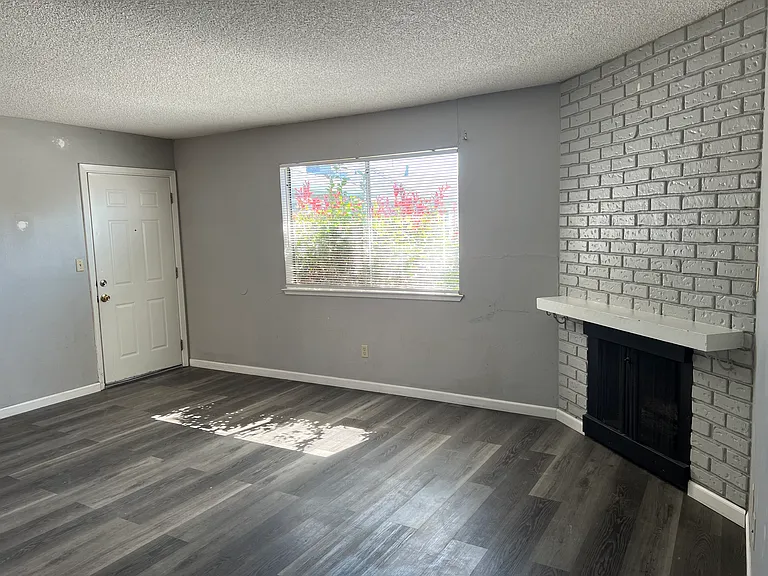 8922 N El Dorado St — Photo 1