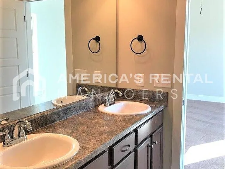 320 Union Station Dr — Photo 7
