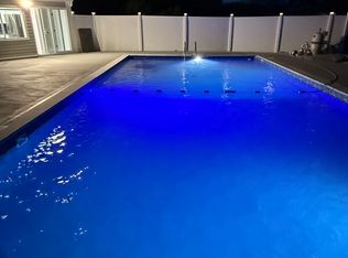 29 Blueberry Hill Rd, Groton, CT 06340