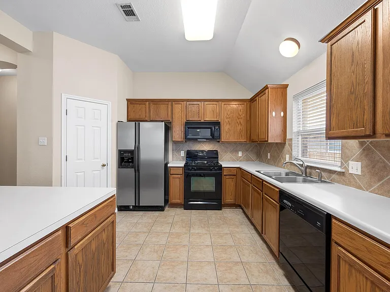 3808 Noe Ln — Photo 15