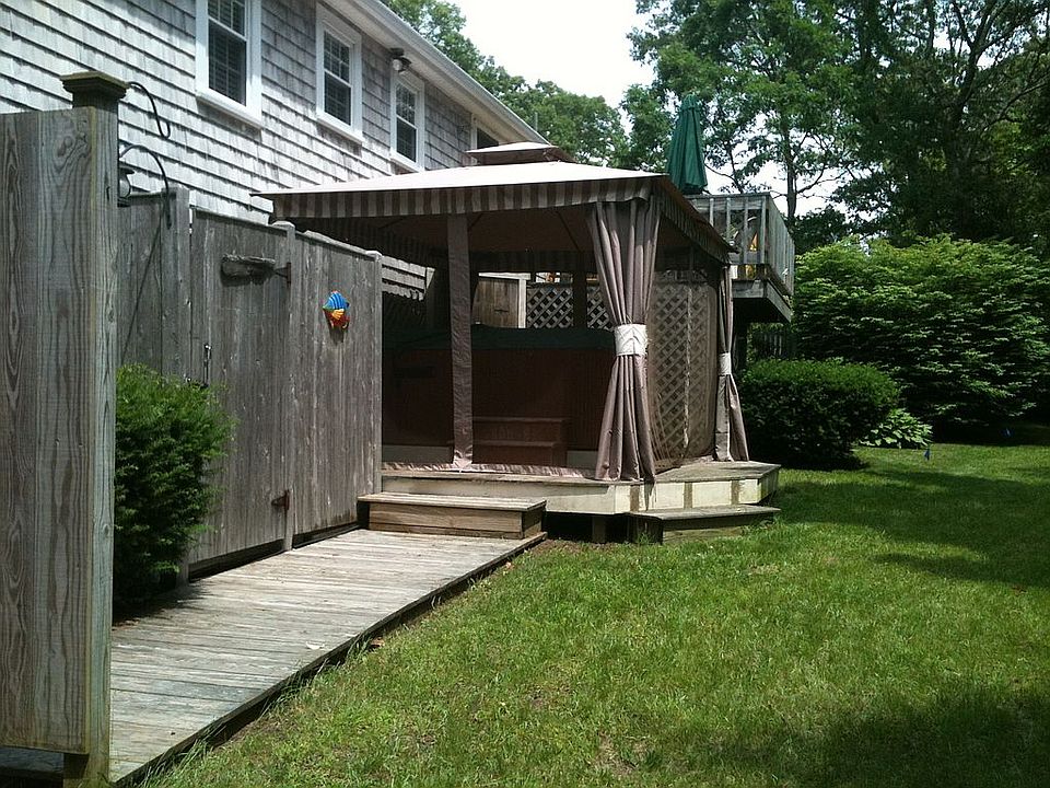 Out door shower/Hot tub