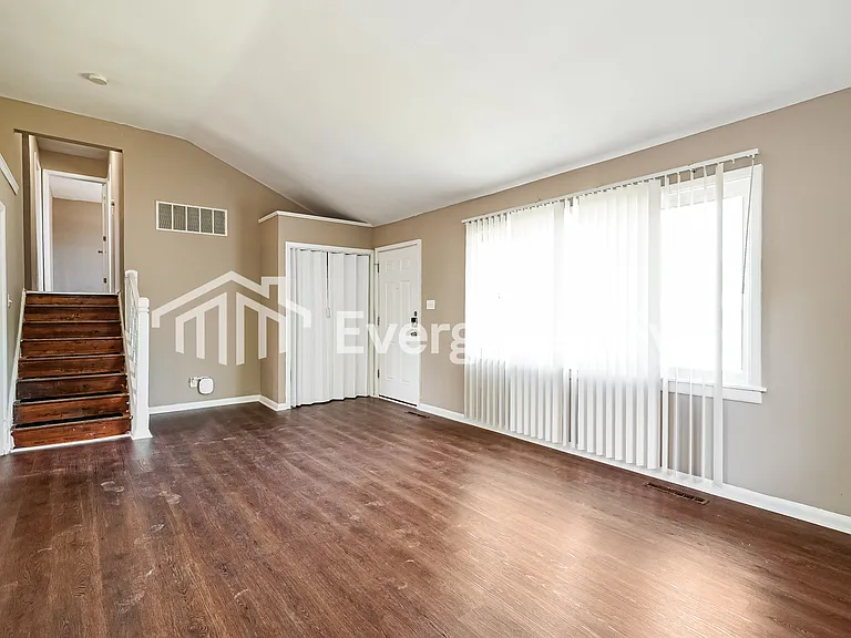 4469 E Livingston Ave — Photo 4
