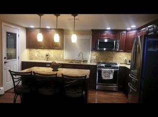 16 Meadow Rd, Westport, MA 02790