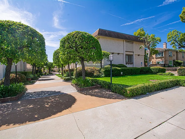 848 W Huntington Dr #28 — Photo 48