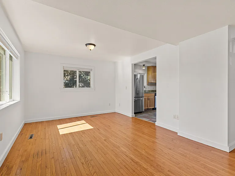 240 Main St — Photo 4