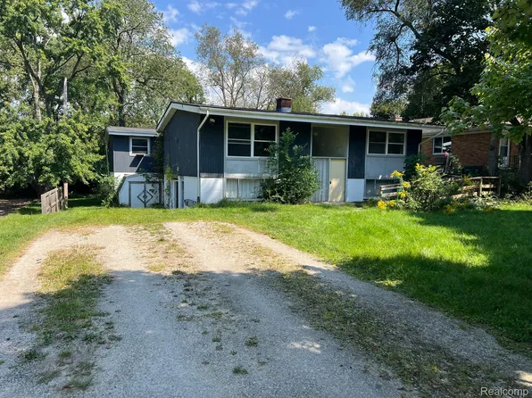 7638 2nd St, Dexter, MI 48130