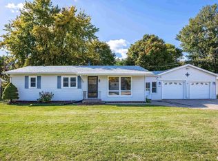 1404 Devils Glen Rd, Bettendorf, IA 52722