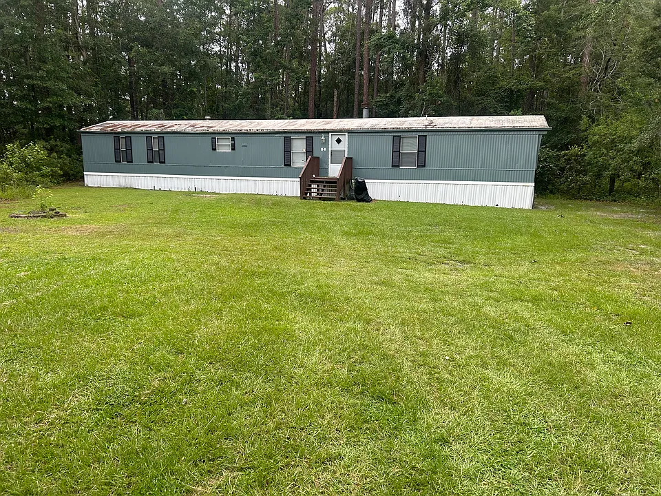 122 Maple Dr