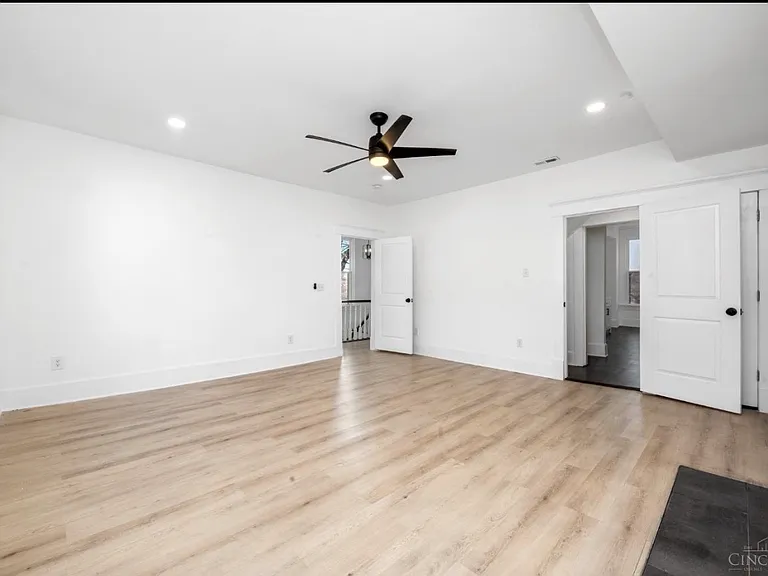 2321 W McMicken Ave — Photo 10