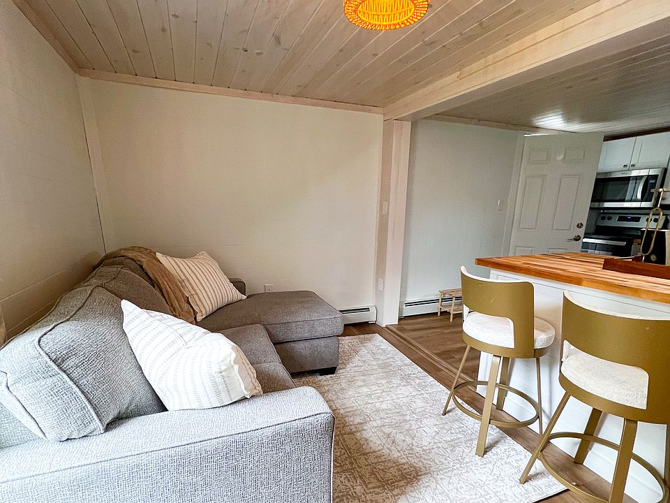 Living room/ Breakfast bar