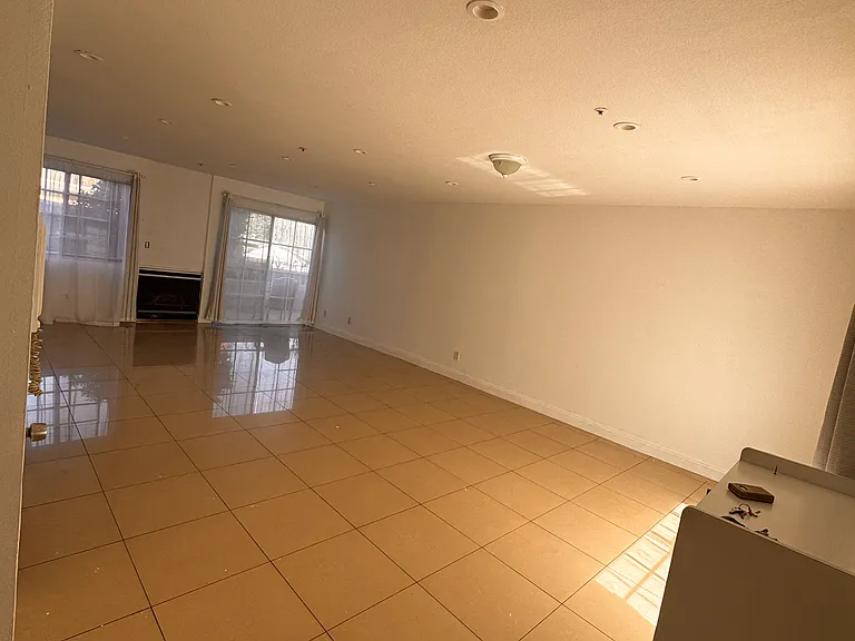 415 W Lexington Dr #2 — Photo 2