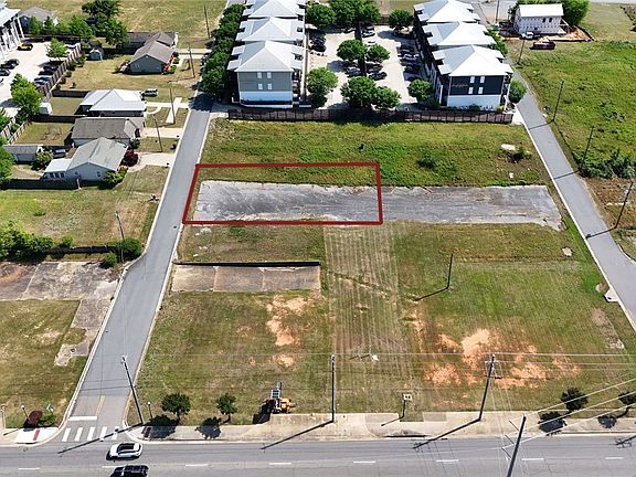 4th image of 2111 University Blvd E