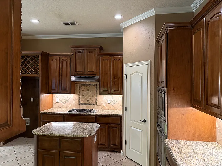 2207 Canterbury Dr — Photo 11