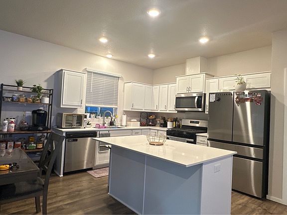 5th image of 477 Himalaya St NE
