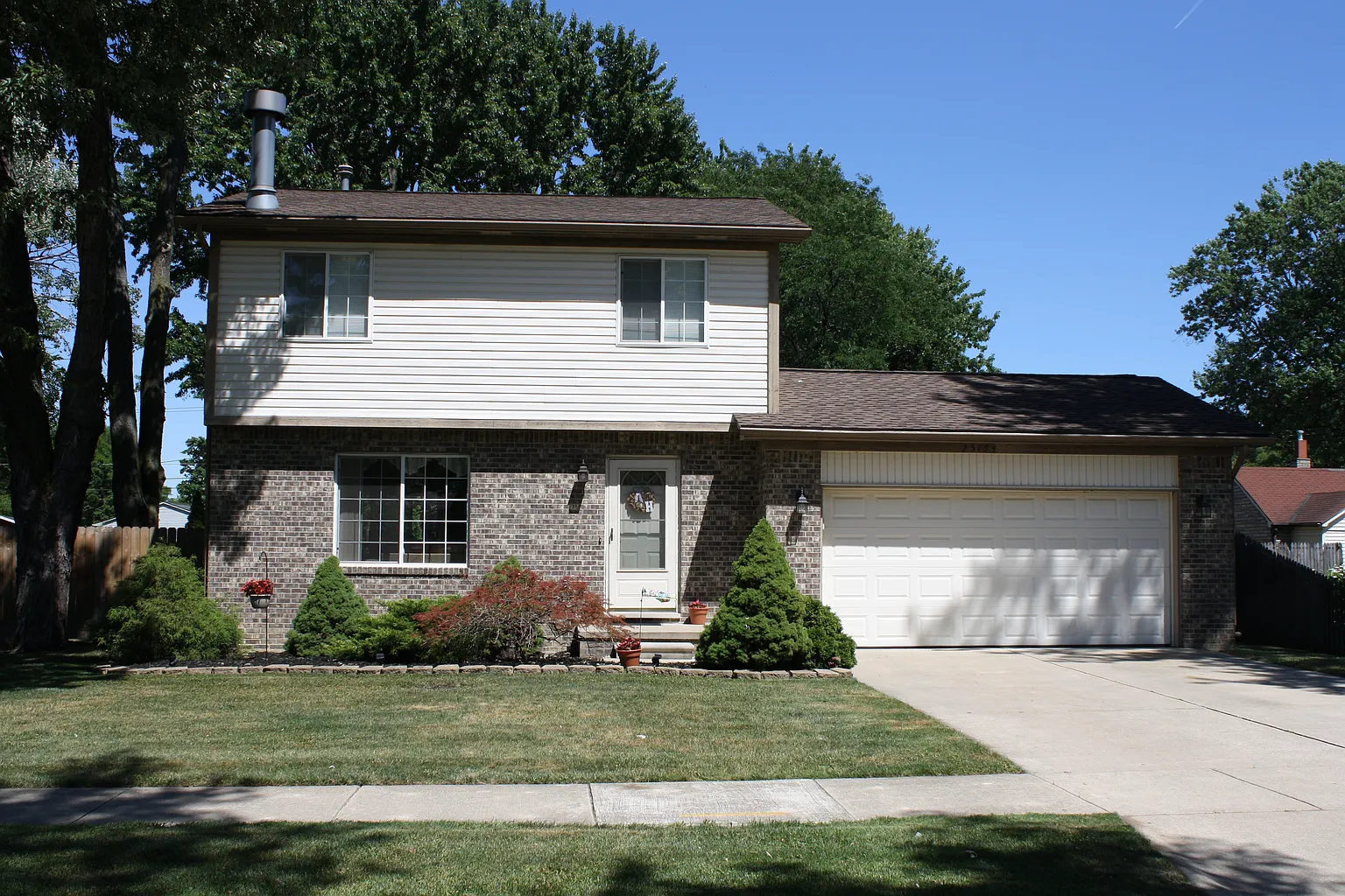 25154 Curie Ave photo 1
