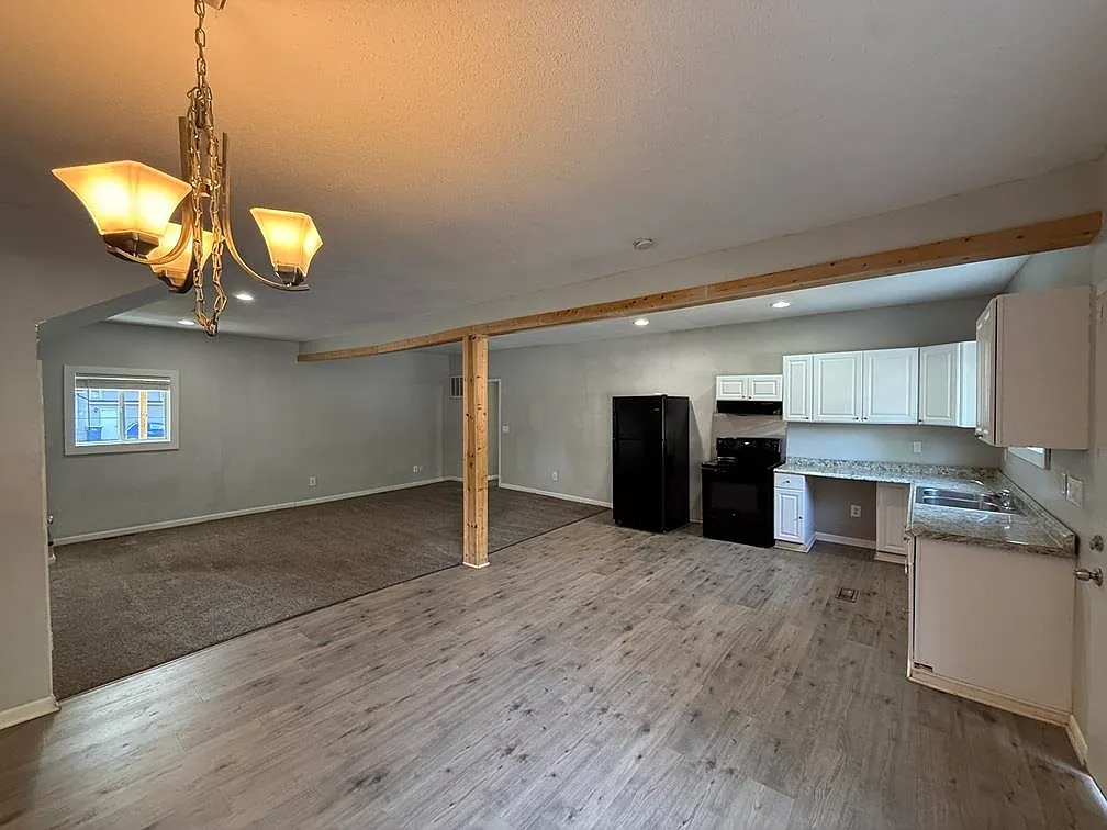 3 bed, 2.0 bath, 1565 sqft, $1,300 — Photo 2