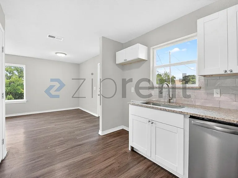 317 Jones St — Photo 11