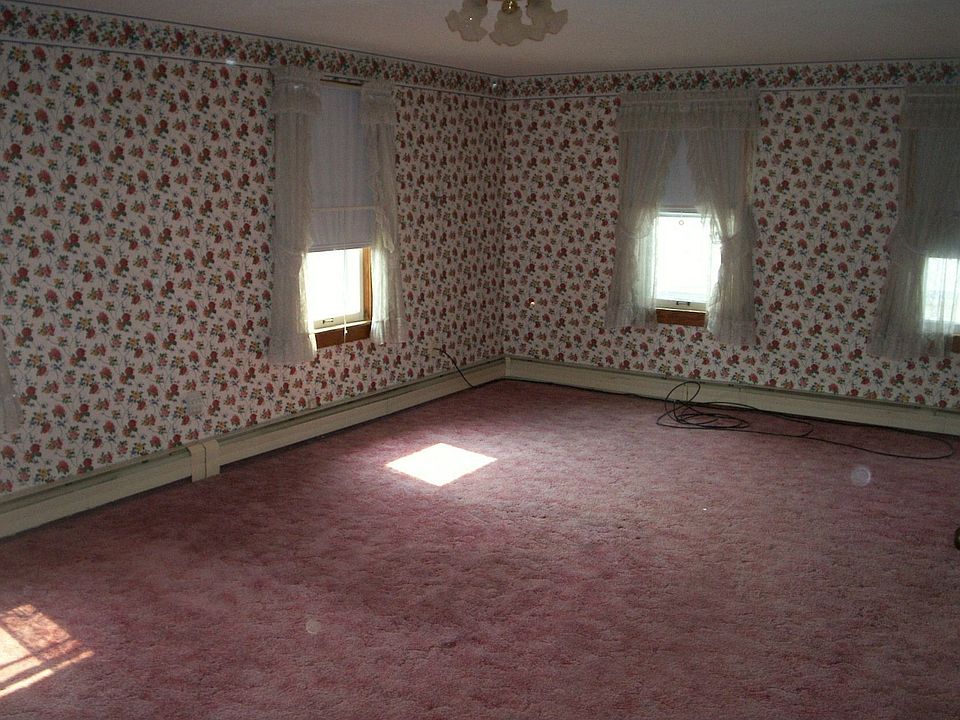 2nd image of 231 W Carpenter Ave