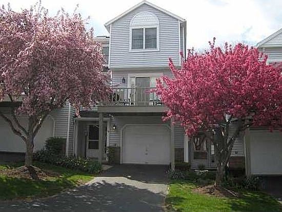 1st image of 18 Leeward Ln