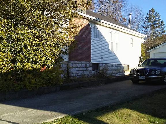 3rd image of 346 Bassett Ave
