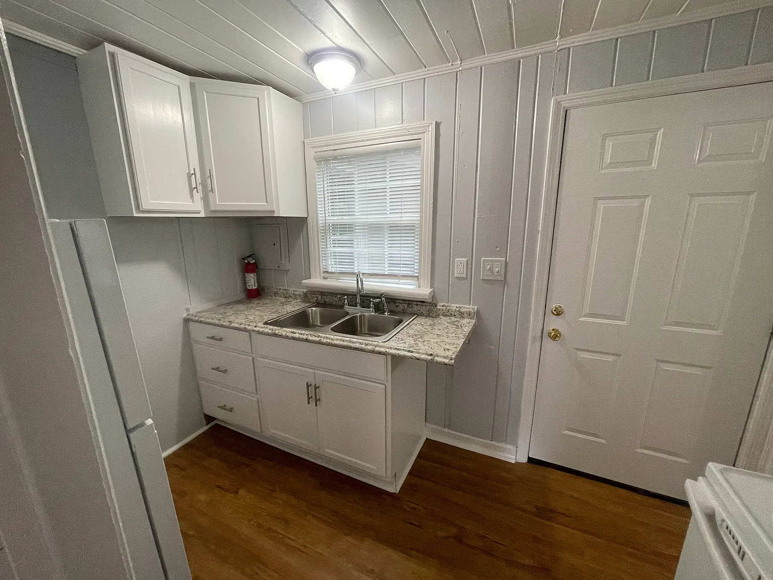 Eager Ave Apartment — Photo 4