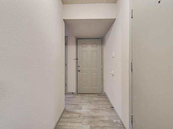 2nd image of 7021 Lincolnshire Ln