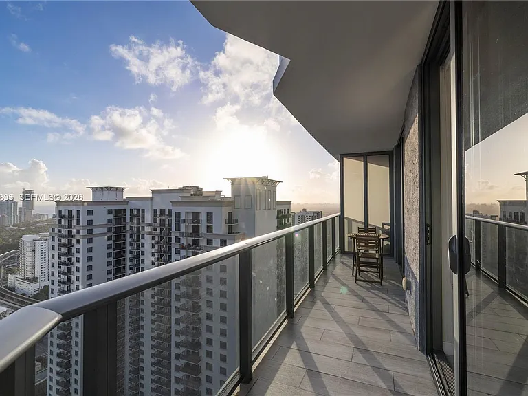 55 SW 9th St #3404 — Photo 9