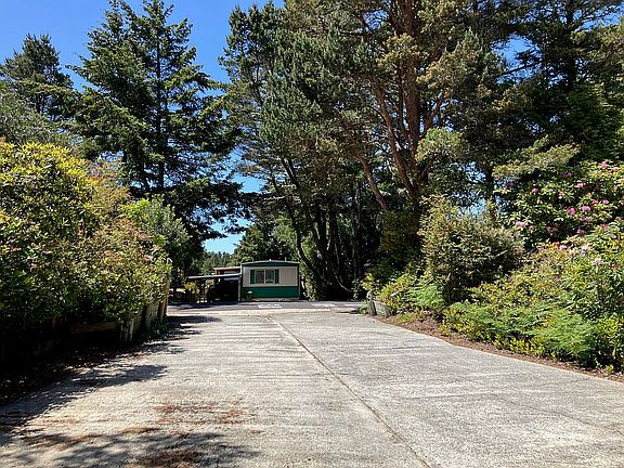 Looking out to 5th St