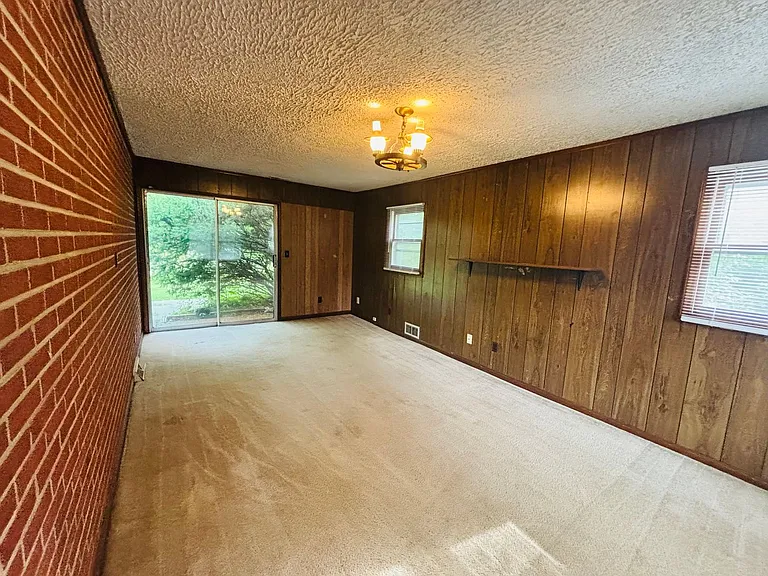 709 Barringer Dr — Photo 5