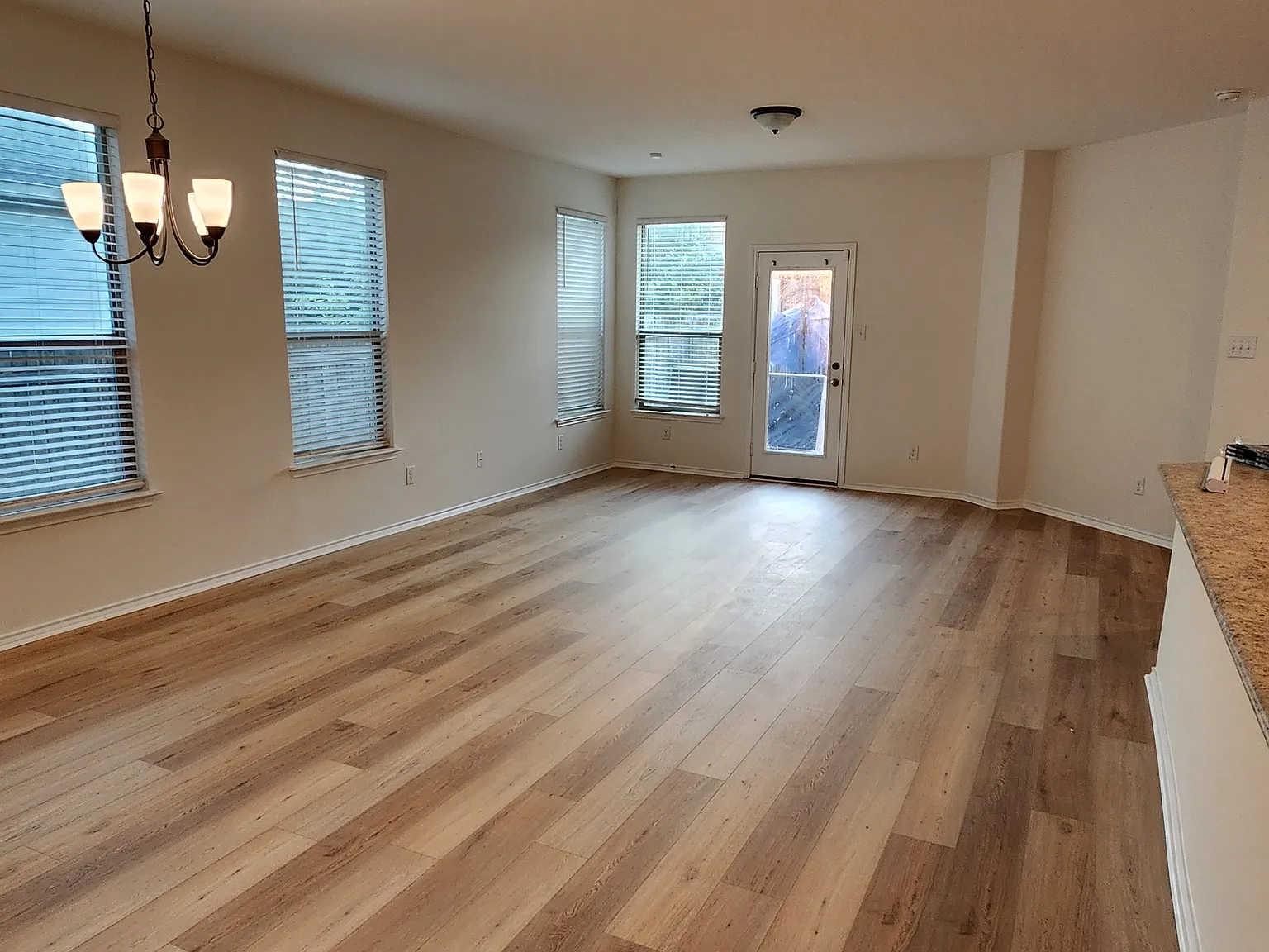 3 bed, 1594 sqft, $1,850 — Photo 2