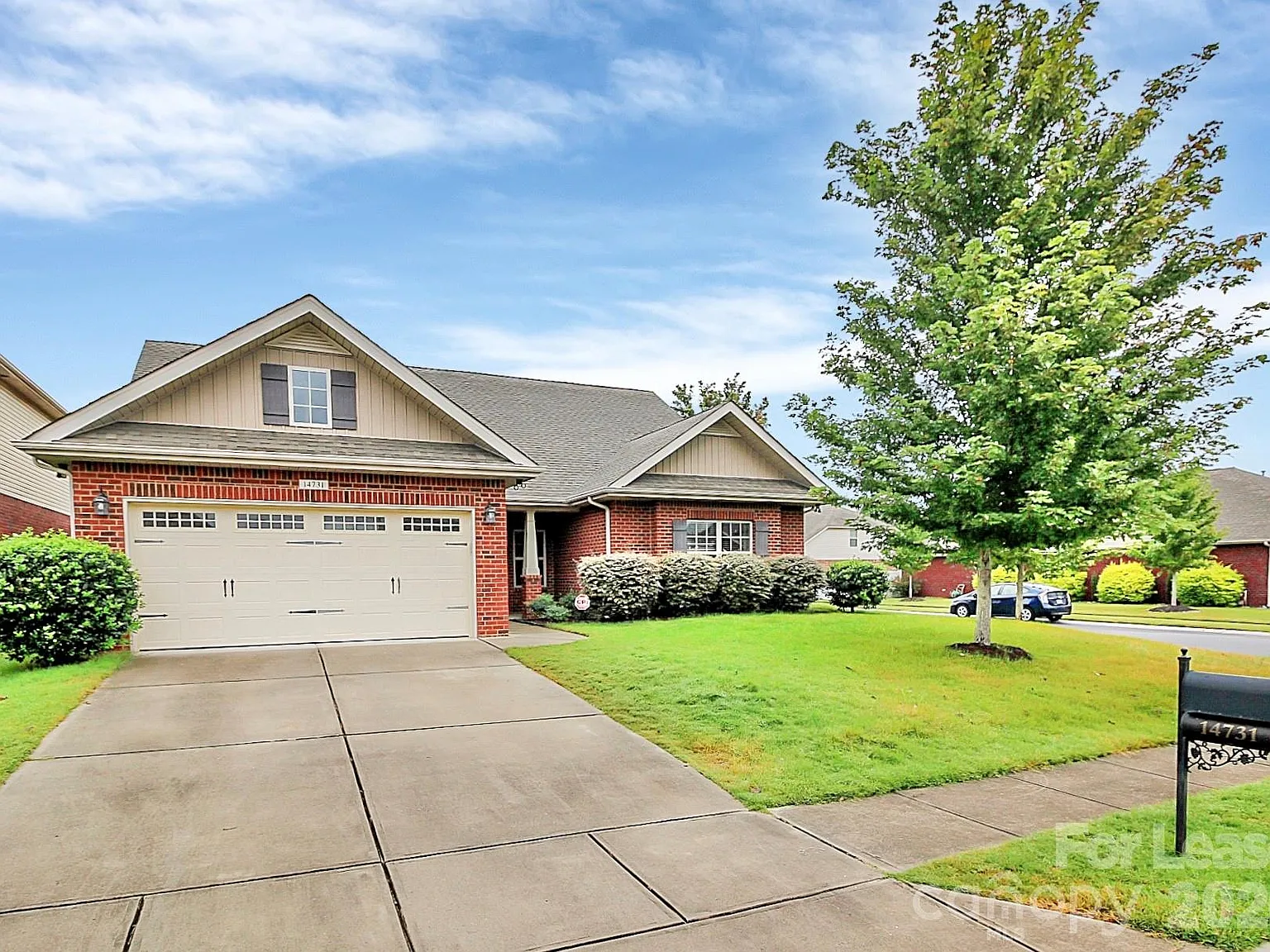 5 bed, 3.0 bath, 2300 sqft, $2,899 — Photo 2