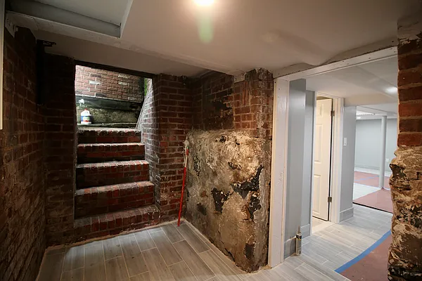 Rented by Hagstrom Management Inc | media 23