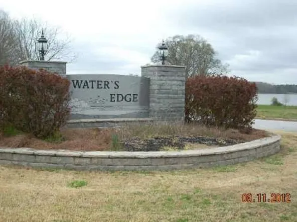 85 Waters Edge Ln, Covington, GA 30014
