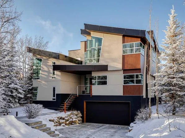 25 SE Posthill Dr SW, Calgary, AB T3H 0A8