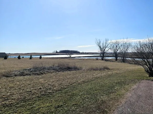 190 Heritage Trl, Lake Wilson, MN 56151