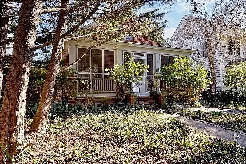 207 Nelson Ave