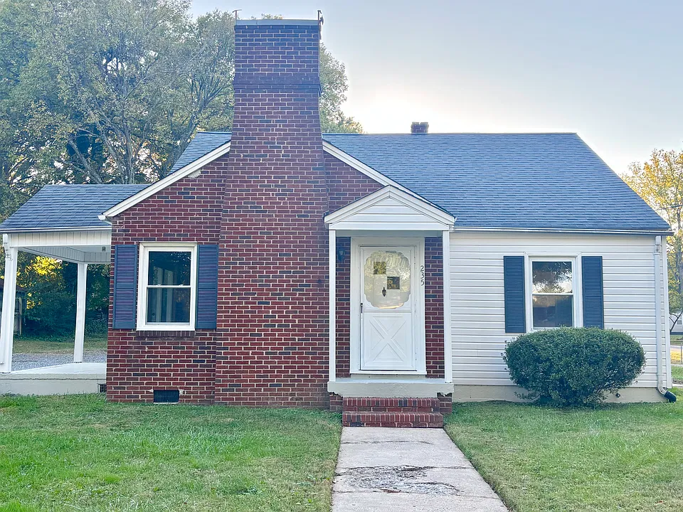 235 Country Club Dr