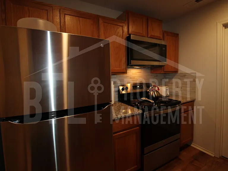 2910 Vineyards Pkwy #4 — Photo 3