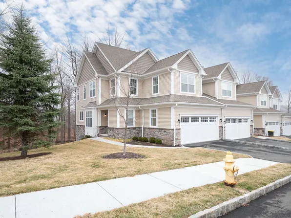 135 Winding Ridge Way #135, Danbury, CT 06810