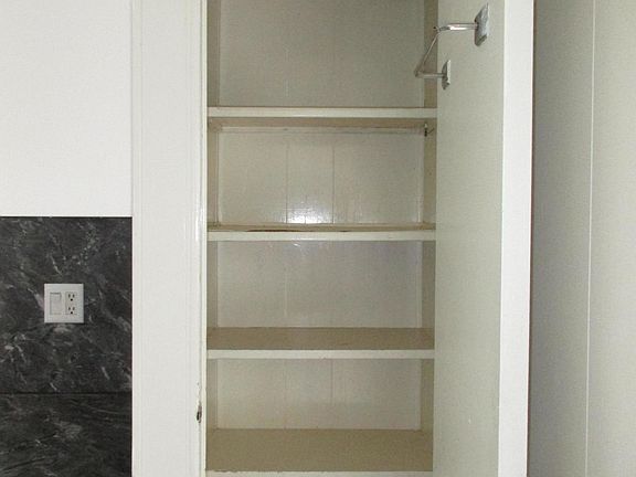 3rd image of 466 Egret Cir