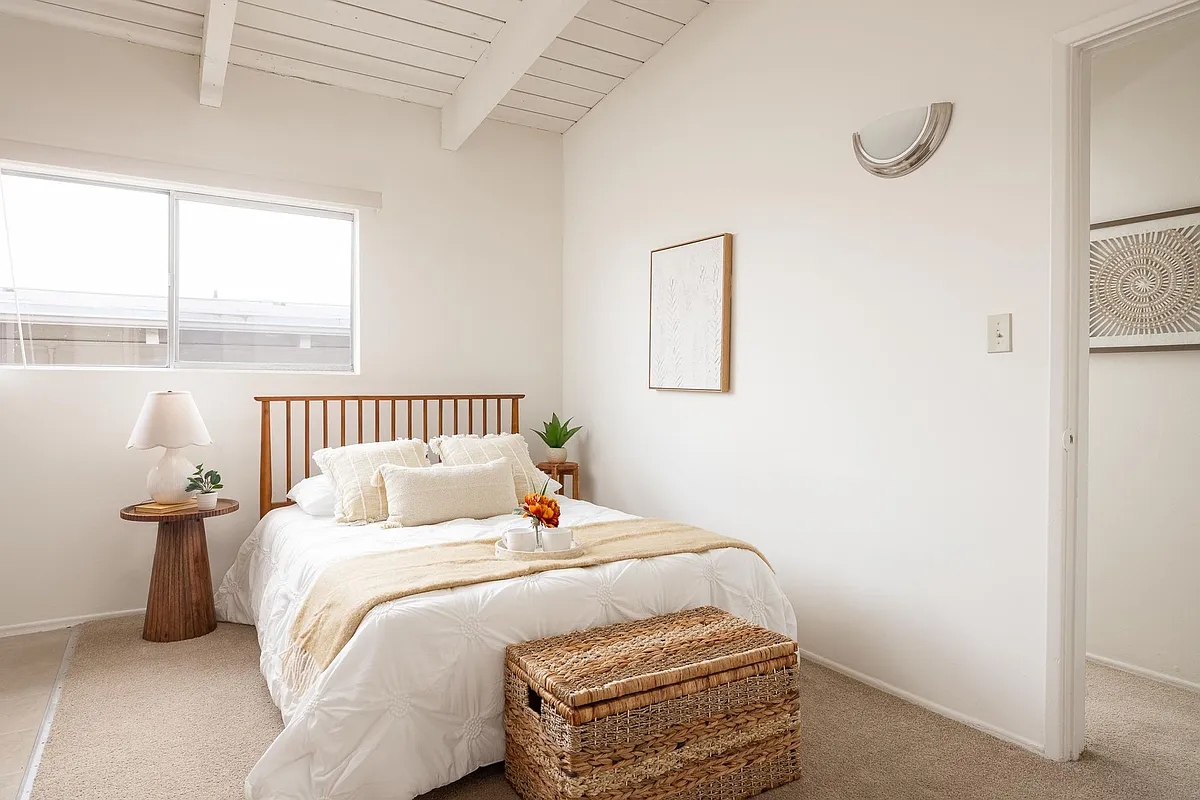 Building Photo - Desert Spa Apartments