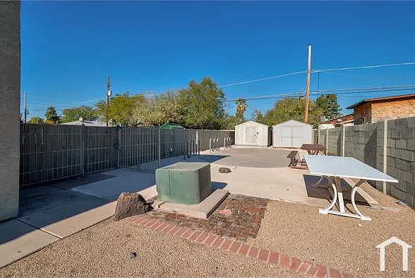 2234 W Hazelwood St #201 — Photo 8