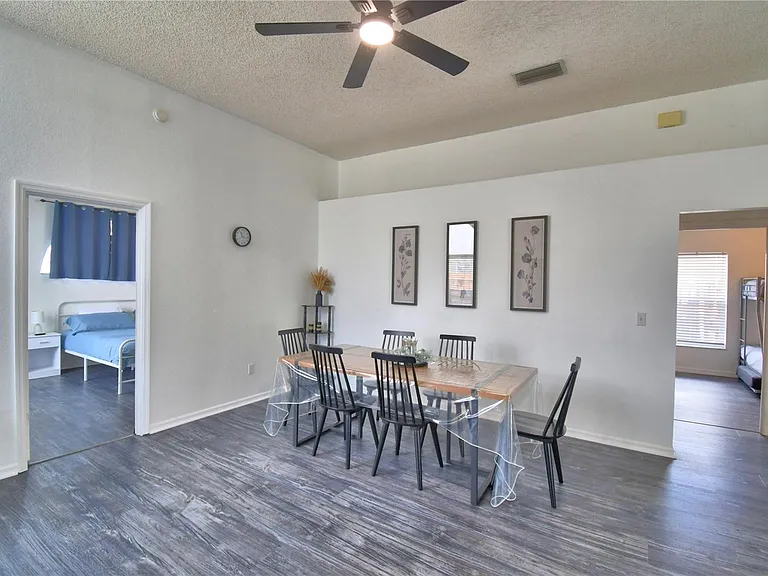 2935 Dickens Cir — Photo 24