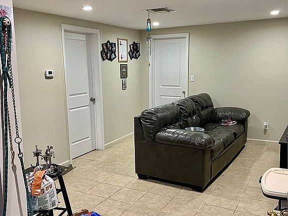 3rd image of 2942 Gillespie Ave