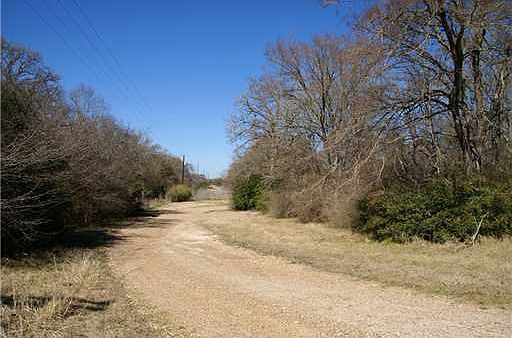 2nd image of 5888 Lynette Cir