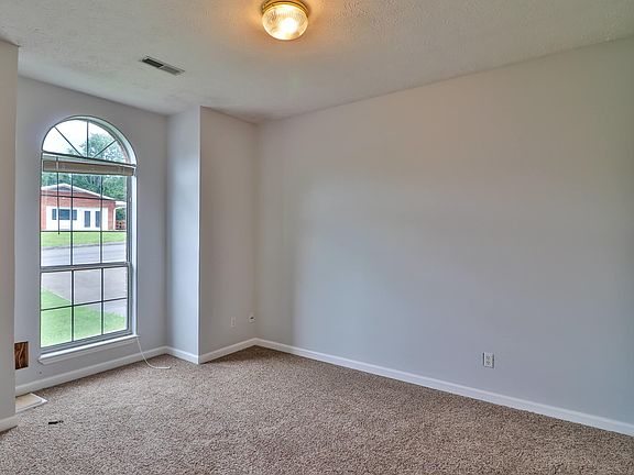 2nd image of 325 Creekview Ln